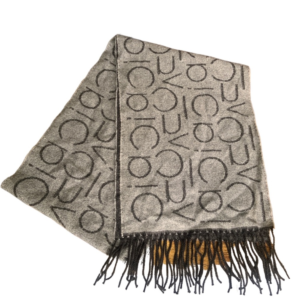 DARK/LIGHT GRAY ‘CALVIN KLEIN’ SCARF!!